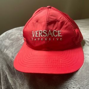 A VERSACE INTENSIVE red men’s or women’s S hat! Made in Italy